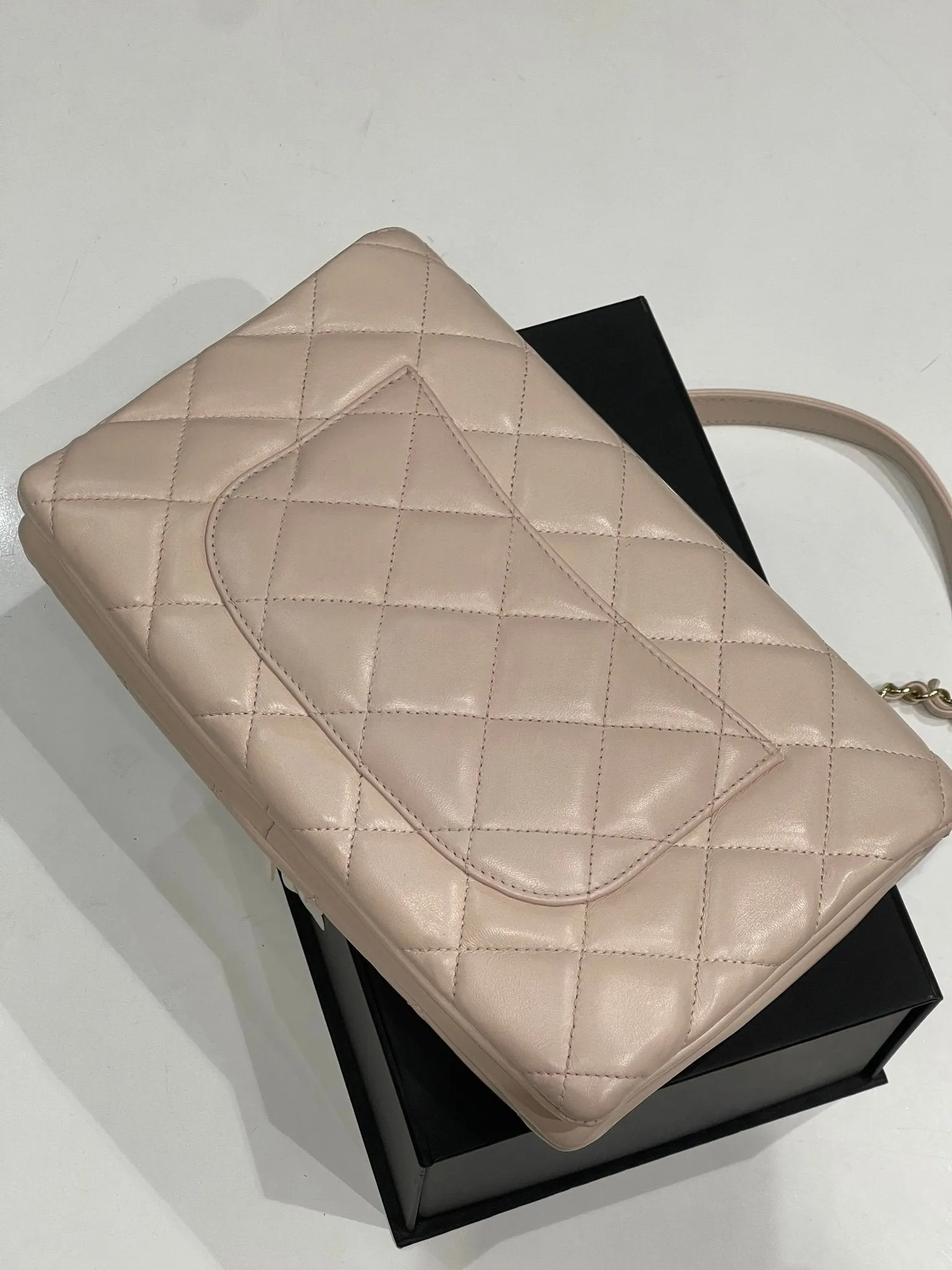 Chanel - sac trendy rose plaque dorée
