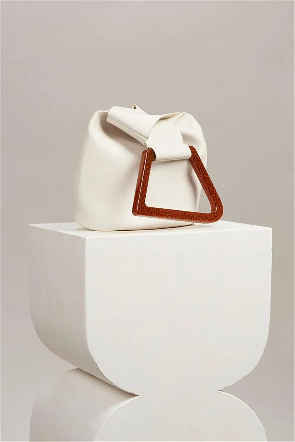 FURINFASHION GR-56 Woman's Vegan Leather Bucket Bag Fashion Elegant Irregular Shaped Handbag With Acrylic Handle Purse Bags (One Size, White)