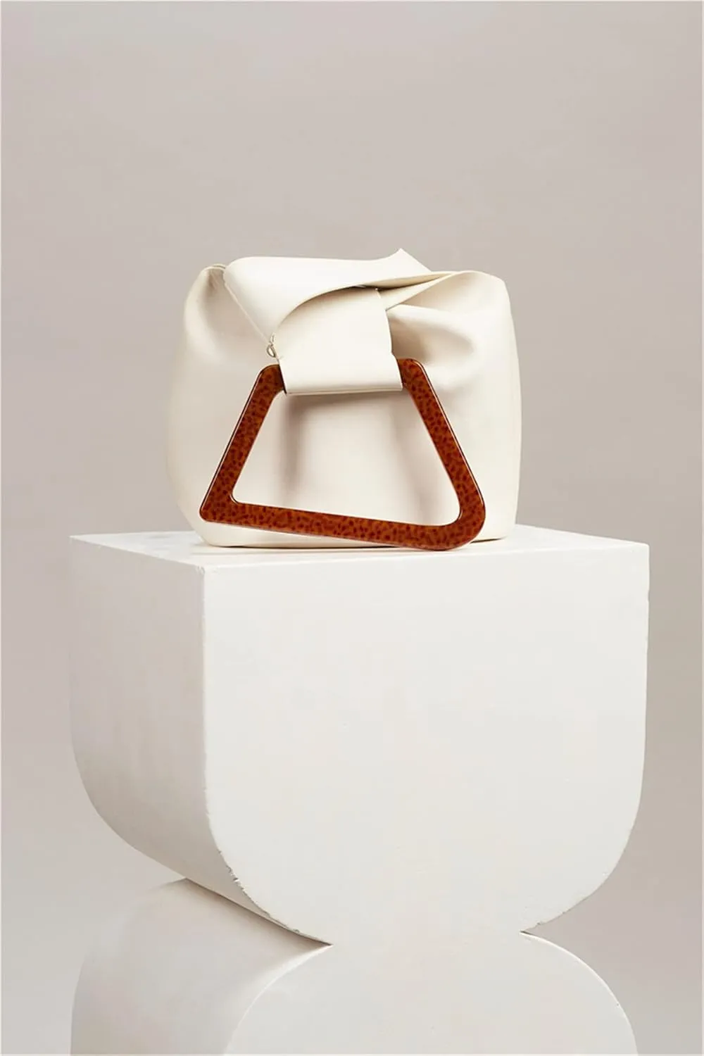 FURINFASHION GR-56 Woman's Vegan Leather Bucket Bag Fashion Elegant Irregular Shaped Handbag With Acrylic Handle Purse Bags (One Size, White)
